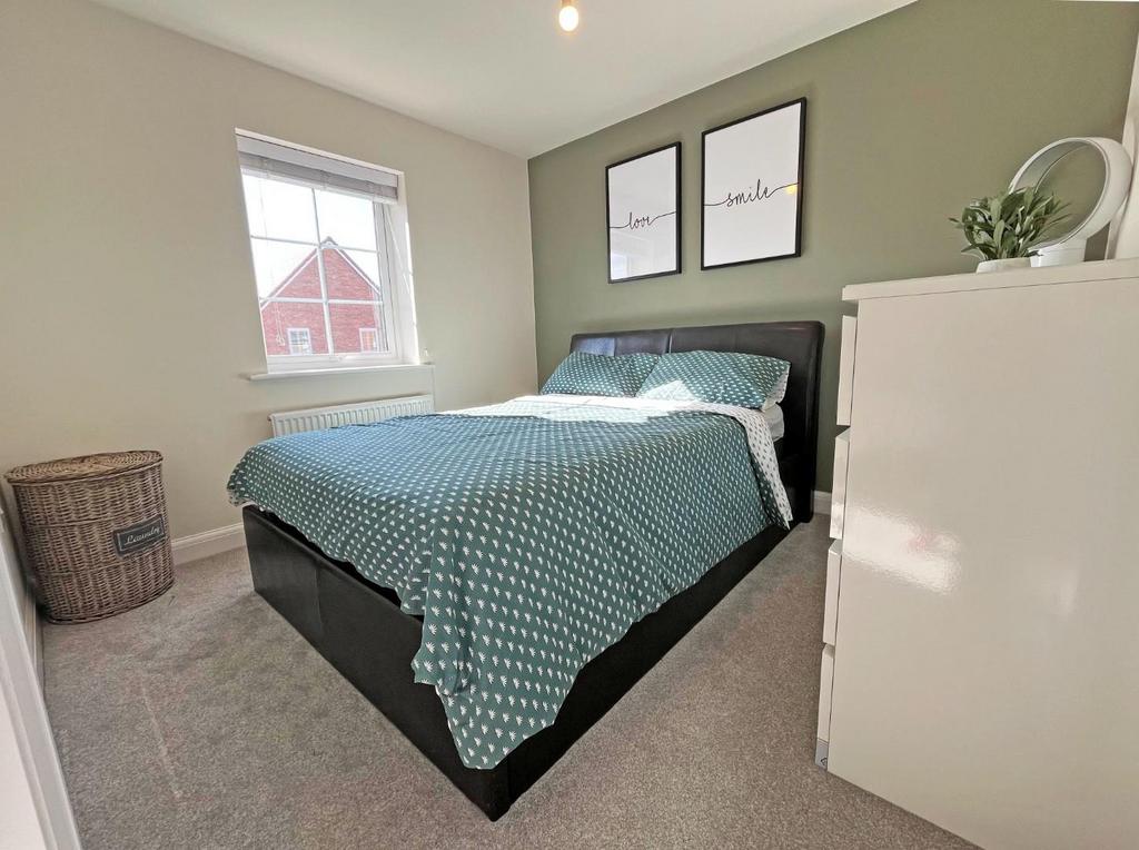 Bed 2.jpg