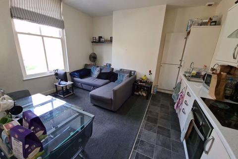 2 bedroom flat to rent, Hanover Square, Leeds LS3