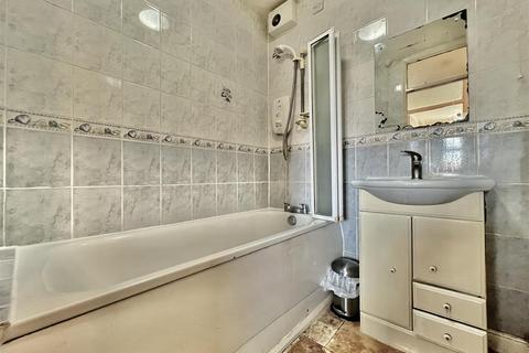 undefined, Field Road, Feltham TW14
