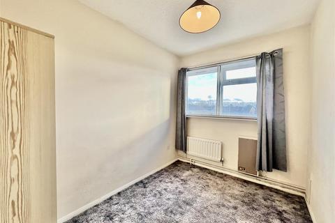undefined, Field Road, Feltham TW14