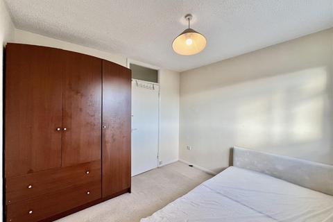undefined, Field Road, Feltham TW14