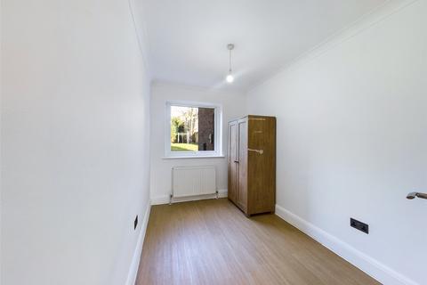 2 bedroom semi-detached house to rent, Princes Road, Romford RM1