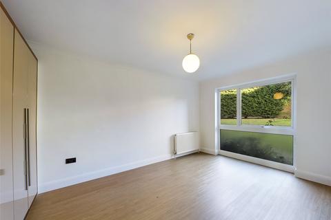 2 bedroom semi-detached house to rent, Princes Road, Romford RM1