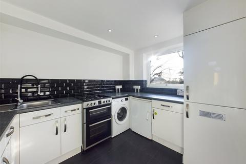 2 bedroom semi-detached house to rent, Princes Road, Romford RM1