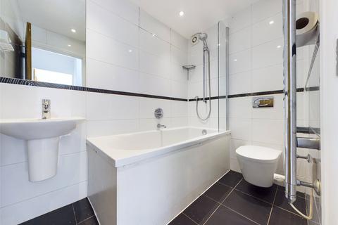 2 bedroom semi-detached house to rent, Princes Road, Romford RM1