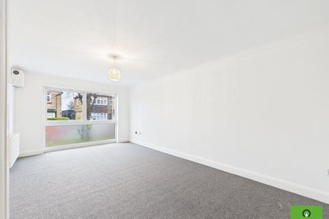 2 bedroom flat to rent, Princes Road, Romford RM1