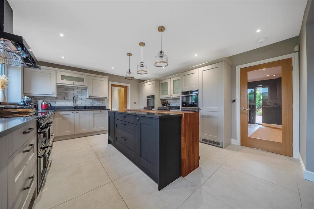 Kitchen island.jpg