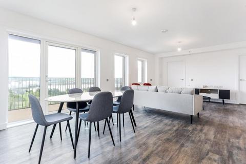 3 bedroom apartment to rent, Millet Place, Pontoon Dock London E16
