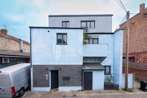 1 bedroom flat for sale, Mary Street, St George