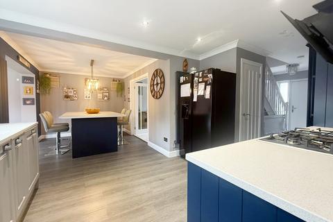4 bedroom detached house for sale, Llanharry, Pontyclun CF72