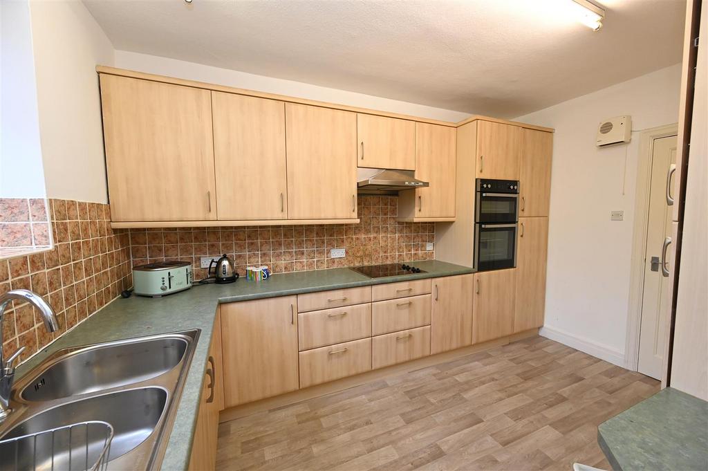 Kitchen1.JPG