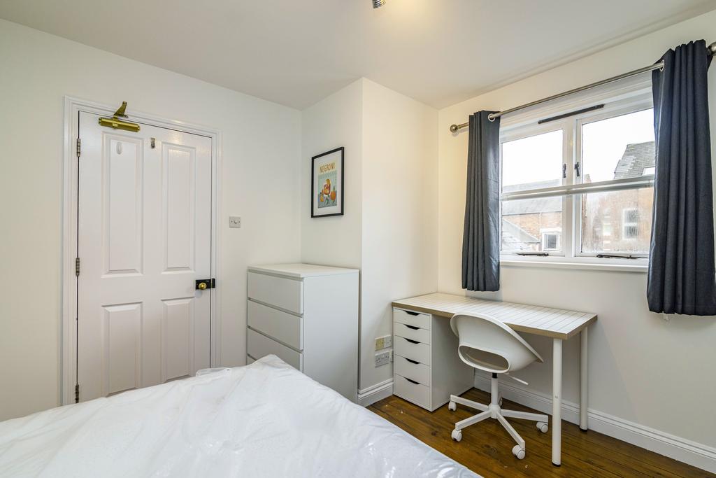 10-12 Douglas Road-43