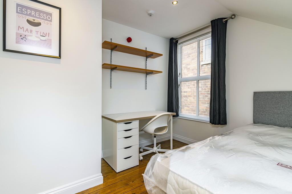 10-12 Douglas Road-39