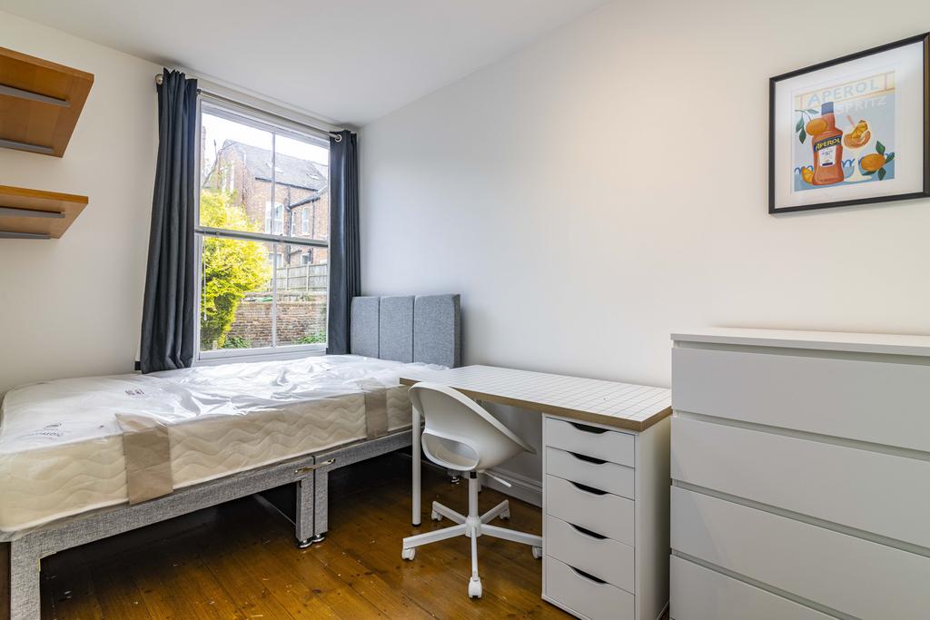 10-12 Douglas Road-50