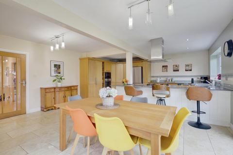 4 bedroom semi-detached house for sale, Hazlemere Road, Benfleet, SS7