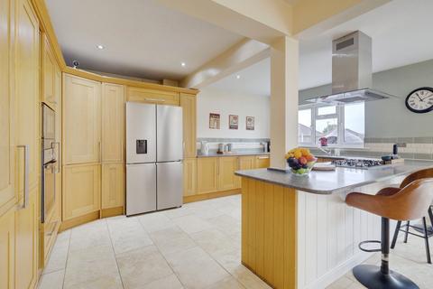 4 bedroom semi-detached house for sale, Hazlemere Road, Benfleet, SS7