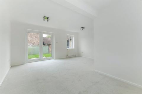 undefined, Ivar Gardens, Lychpit, RG24
