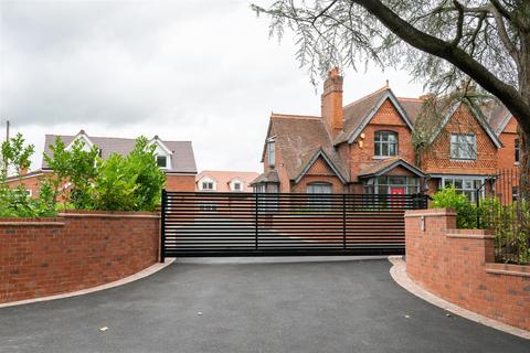 3 bedroom detached house for sale, Droitwich Road, Torton