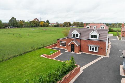 3 bedroom detached house for sale, Droitwich Road, Torton