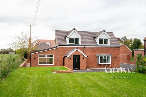 3 bedroom detached house for sale, Droitwich Road, Torton