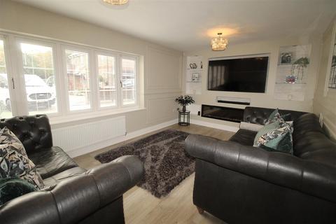 4 bedroom detached house for sale, Halfway Road, Minster On Sea, Sheerness