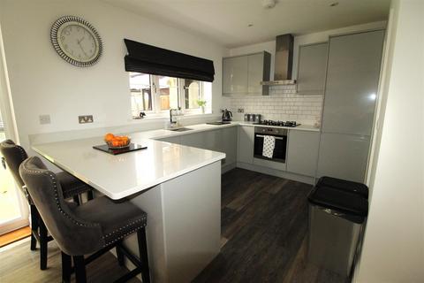 4 bedroom detached house for sale, Halfway Road, Minster On Sea, Sheerness