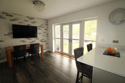 4 bedroom detached house for sale, Halfway Road, Minster On Sea, Sheerness
