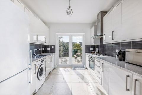 3 bedroom flat to rent, Lynton Road, London, W3
