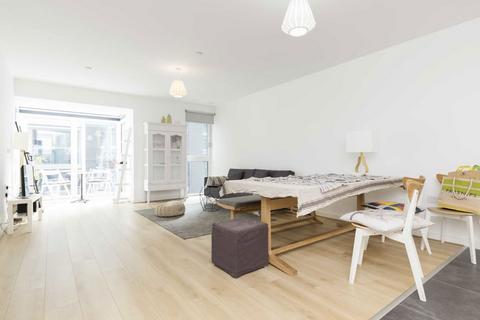 3 bedroom flat to rent, Commercial Road, London E1