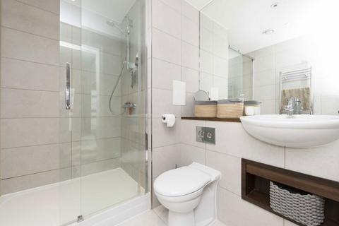 3 bedroom flat to rent, Commercial Road, London E1