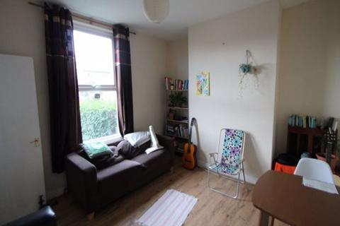 2 bedroom house to rent, Woodsley Road, Leeds LS3