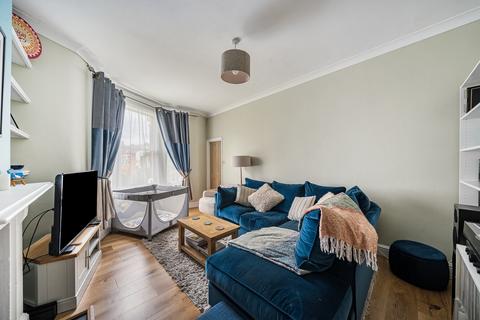 2 bedroom flat for sale, Goodrich Road, London, SE22
