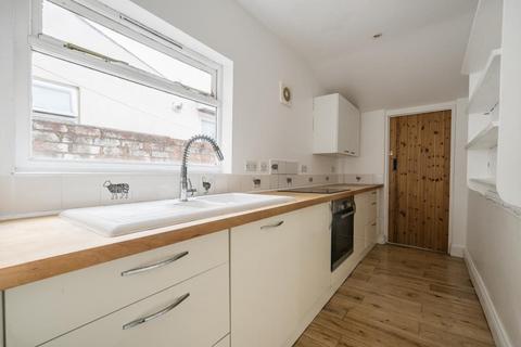 undefined, Blenheim Gardens,  Reading,  Berkshire,  RG1