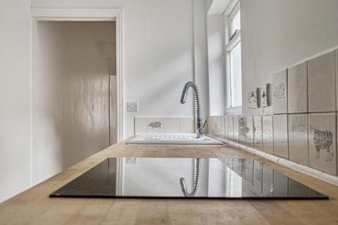 undefined, Blenheim Gardens,  Reading,  Berkshire,  RG1