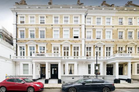 2 bedroom apartment to rent, Manson Place