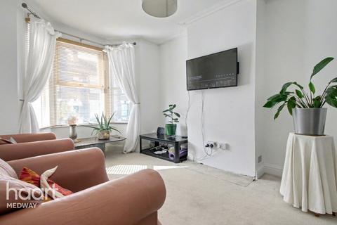 3 bedroom terraced house for sale, Luton Road, Chatham