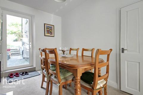 3 bedroom terraced house for sale, Luton Road, Chatham