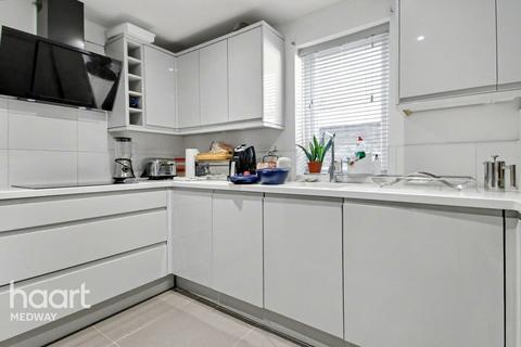 3 bedroom terraced house for sale, Luton Road, Chatham