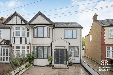 5 bedroom semi-detached house for sale, Kenwood Gardens, Ilford, IG2