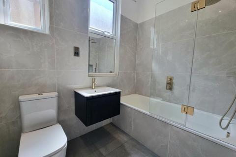 2 bedroom flat to rent, Ealing W5