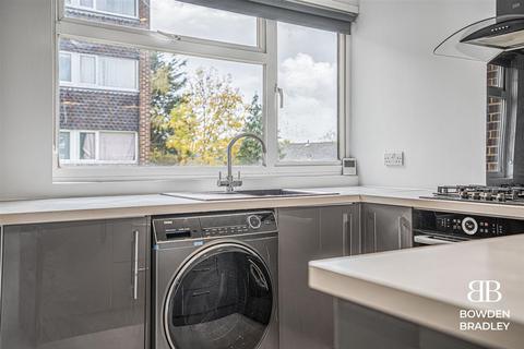 21 The Ridings, Chigwell, IG7 4QY