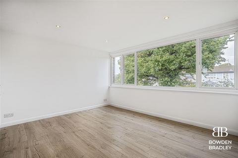 21 The Ridings, Chigwell, IG7 4QY
