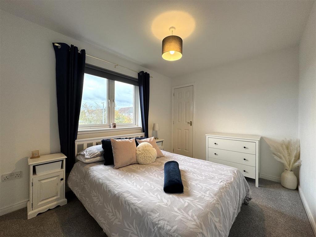 Bedroom 1.jpg