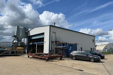 Distribution warehouse to rent - 1 Harbour Close, Cracknore Industrial Park, Marchwood, Southampton, SO40 4AF