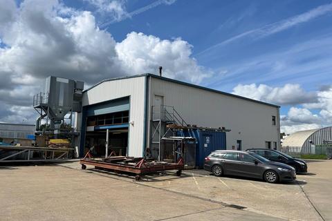 Distribution warehouse to rent - 1 Harbour Close, Cracknore Industrial Park, Marchwood, Southampton, SO40 4AF