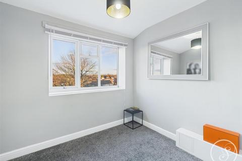 2 bedroom flat to rent, Cross Green Lane, Halton, Leeds, LS15