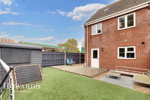 4 bedroom end of terrace house for sale, Kirkley Run, Lowestoft