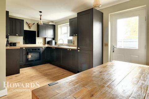 4 bedroom end of terrace house for sale, Kirkley Run, Lowestoft