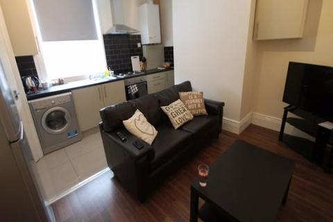 2 bedroom house to rent, Autumn Grove, Leeds LS6