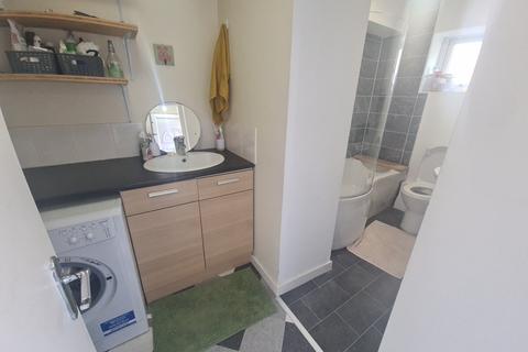 2 bedroom flat to rent, Ash Grove, Leeds LS6